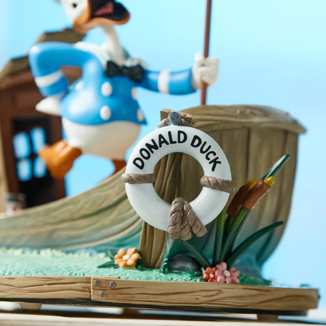 Donald Duck 90th Anniversary Figure, The Wise Little Hen 5 Donald Duck 90th Anniversary Figure, The Wise Little Hen - Image 3