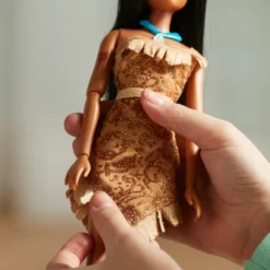 Pocahontas Classic Doll -Disney Store 460011777726 3
