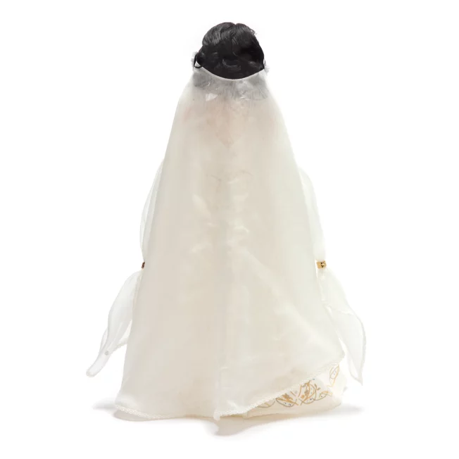 Snow White Limited Edition Doll, 85th Anniversary 7 Snow White Limited Edition Doll, 85th Anniversary - Image 5