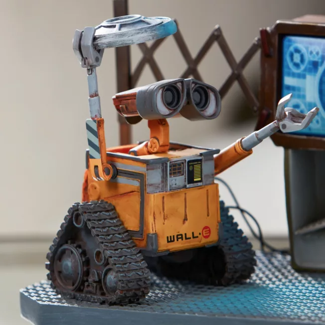 WALL-E And EVE Figurine 6 WALL-E And EVE Figurine - Image 4