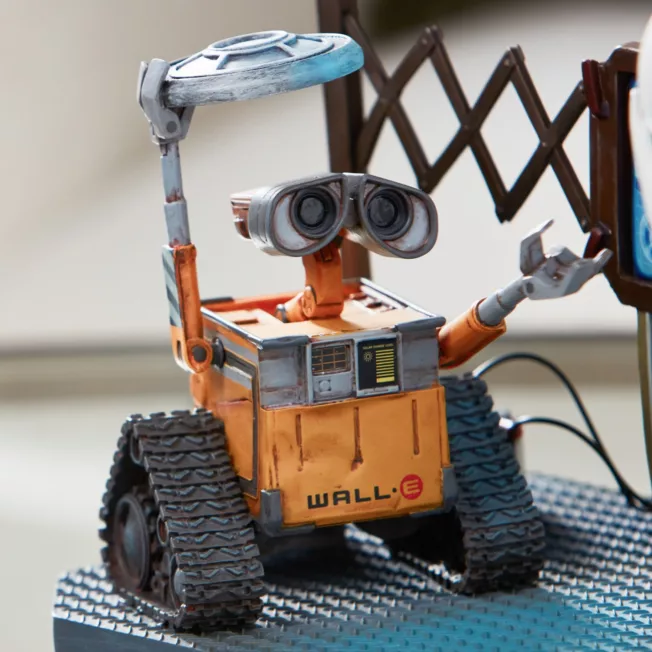 WALL-E And EVE Figurine 7 WALL-E And EVE Figurine - Image 5